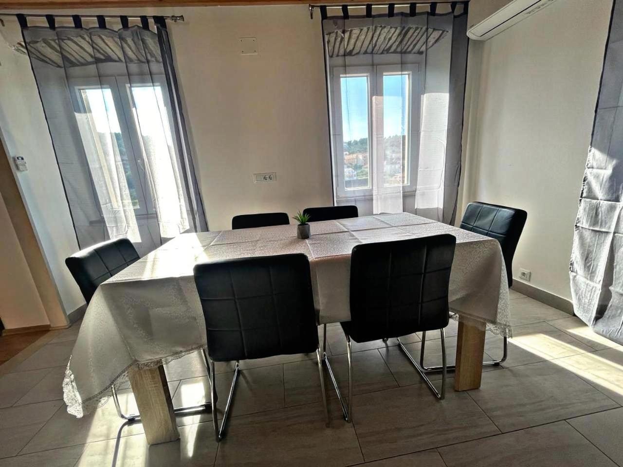 Amani Modern Apartment Lumbarda Exterior photo