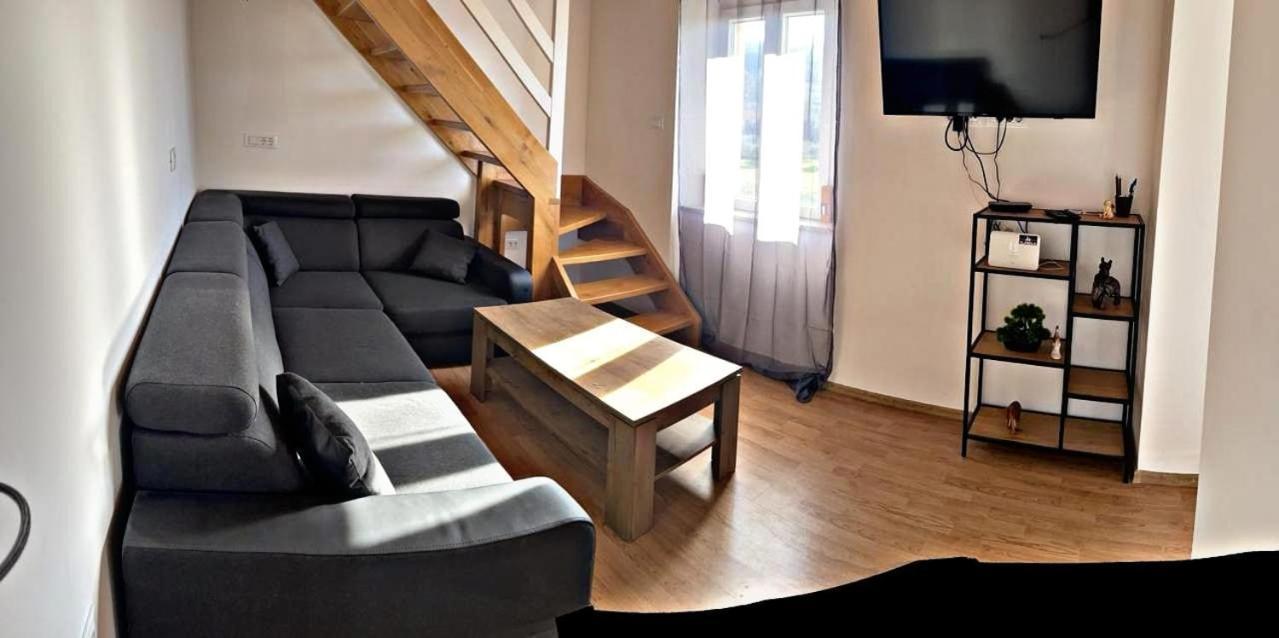 Amani Modern Apartment Lumbarda Exterior photo